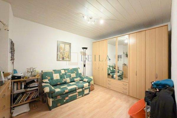 Ankleidezimmer / Büro EG