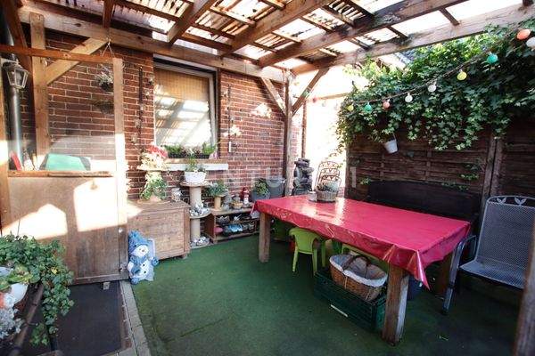 Terrasse und Eingang 2. Wohneinheit