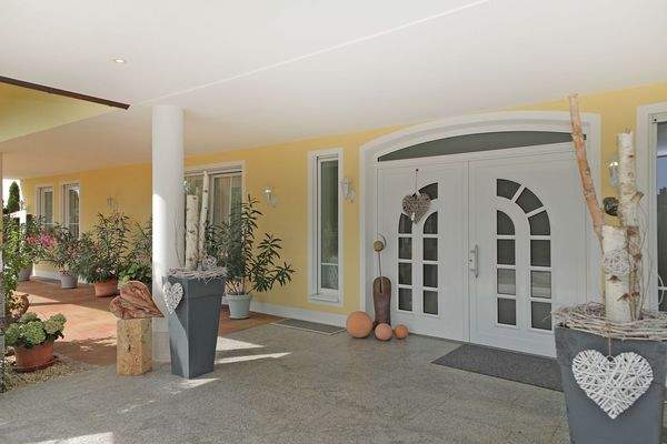 Außenansicht - Haupteingang