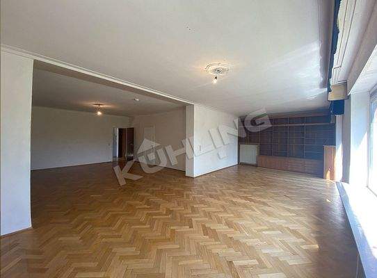 Wohnbereich in Größe eines Tanzsaals