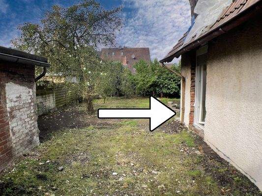 Grundstücksgrenze siehe Pfeil