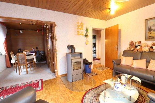 Wohnzimmer mit Kamin EG 