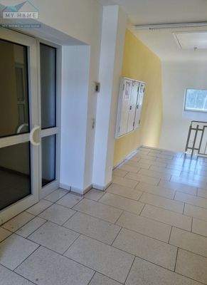 gepfl. sauberes Treppenhaus