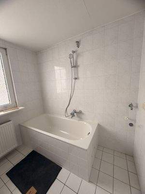 Badezimmer mit Waschmaschienenanschluss