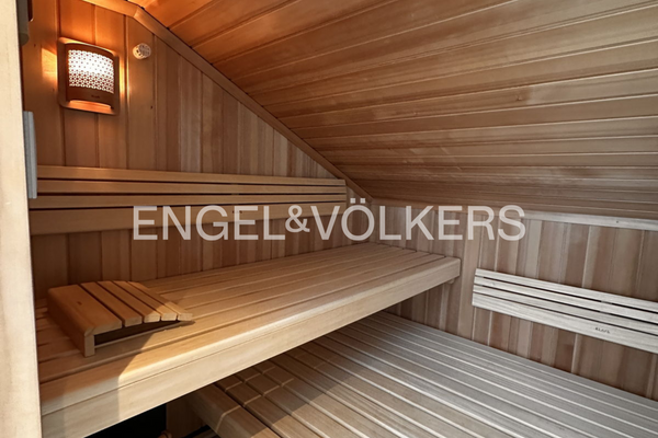 Geräumige Klafs Sauna