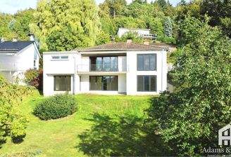 Ansicht Haus mit Garten