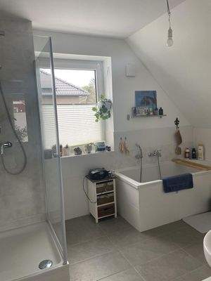 Wannenbad mit Dusche