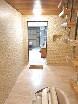 43 Flur mit Garagenzugang.jpg