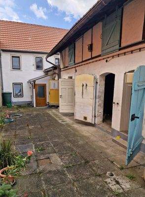 16 - Blick vom Hof Richtung Haus.jpg