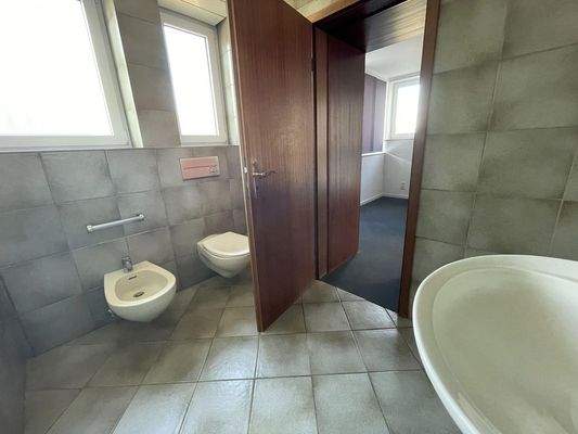 Bad mit Blick ins Schlafzimmer