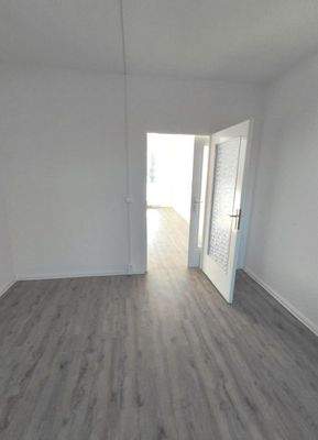 Leeres Zimmer mit Holzboden