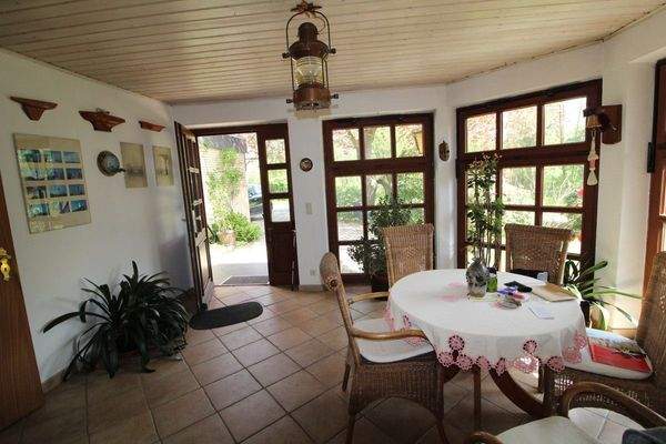 7 - Eingangsbereich mit Haustür