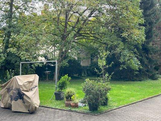 Gartenfläche Hofseite.JPG