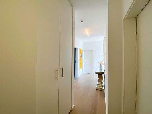 Flur mit Einbauschrank