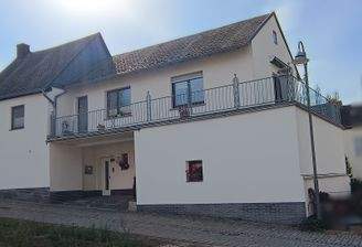 Ansicht mit Terrasse im OG