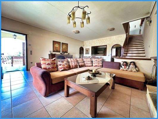 61d6077244104abcbfa890a9c8d0f07c-original