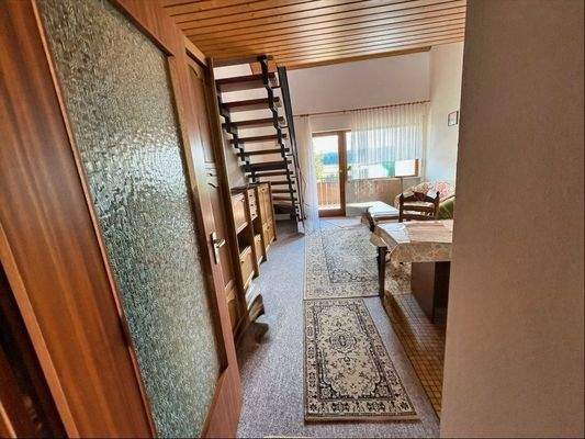 Wohnzimmer mit Balkon