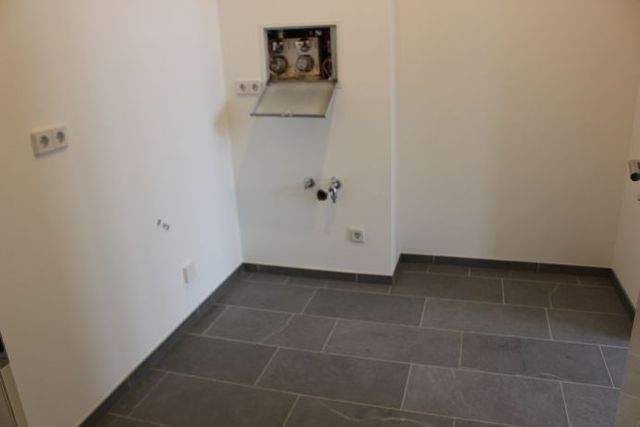 Neu sanierte geräumige 2-Zimmerwohnung mit Loggia zu vermieten! - Photo 2