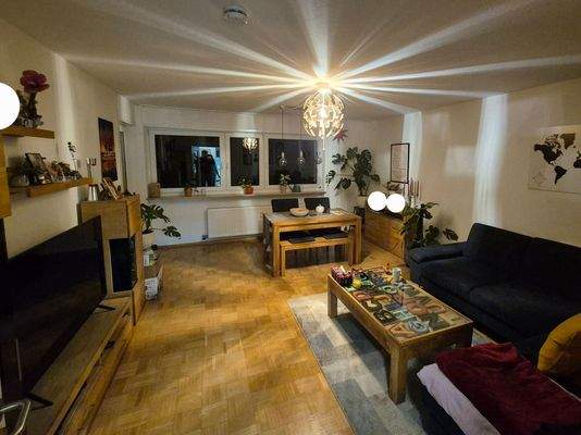 Wohnzimmer mir Parkettboden