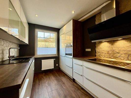 Einbauküche mit Induktionsherd