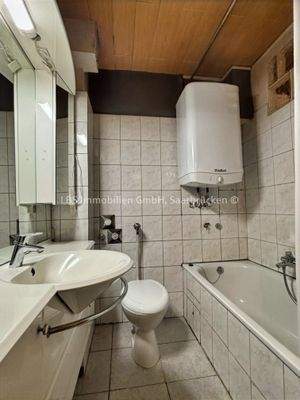 Badezimmer mit Wanne