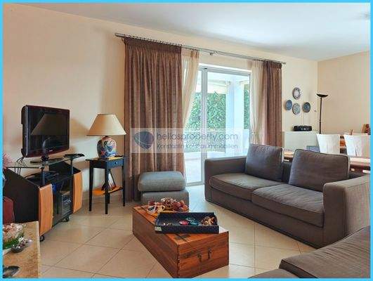 f0a0f5b491b148f0aeac7a41ce214fec-original