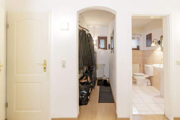 Flur mit Garderobe.jpg