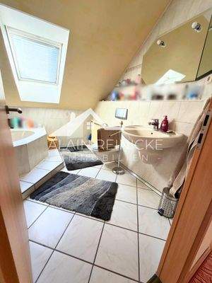 Bad mit Wanne & Dusche