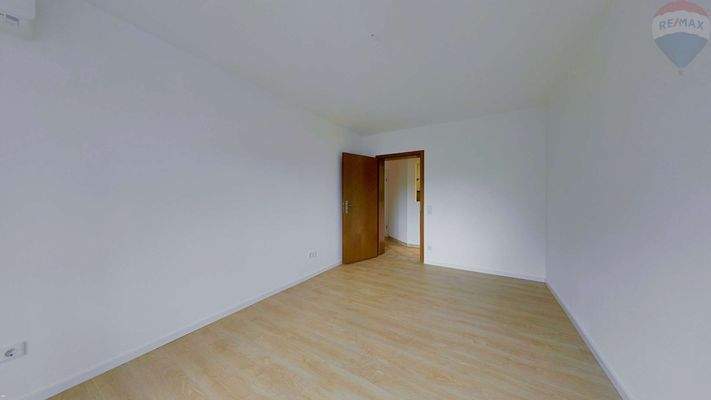 Schlafzimmer_Arbeitszimmer_mit_Balkon