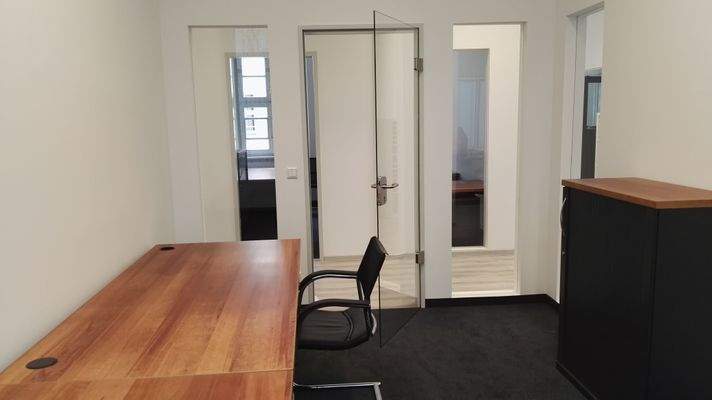 Büro 10.jpg