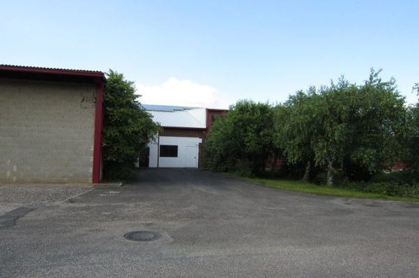 Bürozugang und Stellplätze