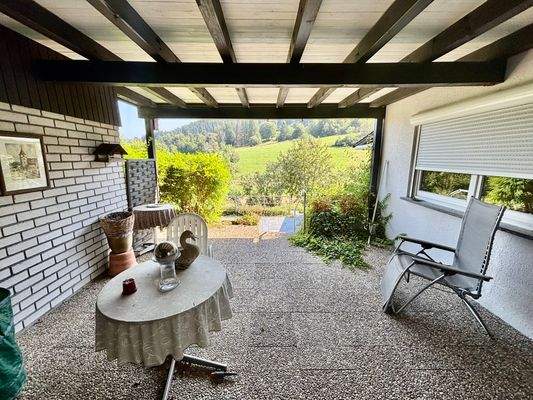 Überdachte Veranda.jpeg