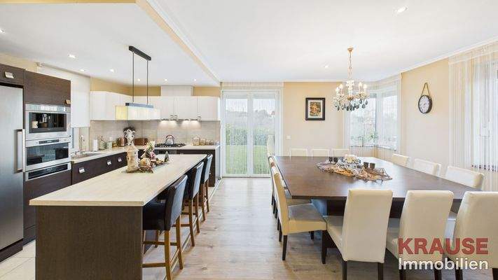 Essbereich mit offener Küche