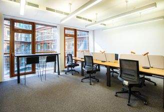 Möbliertes Büro mit 8 Arbeitsplätzen