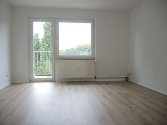 Raum 1 mit Balkon, Wohnung 8