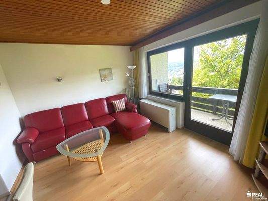 Wohnraum mit Seeblickbalkon