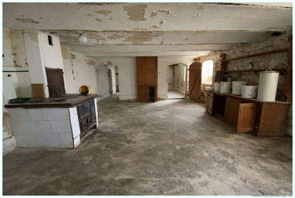 Alte Küche im Keller