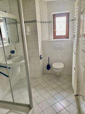 das Badezimmer im EG
