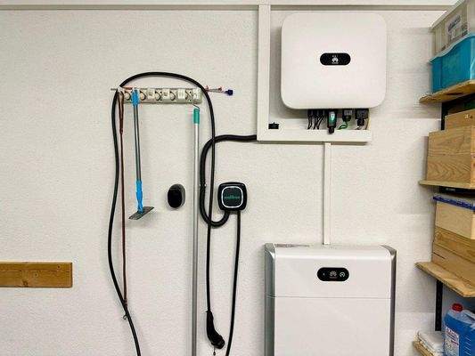 Wallbox und 10 KW Stromspeicher in der Garage