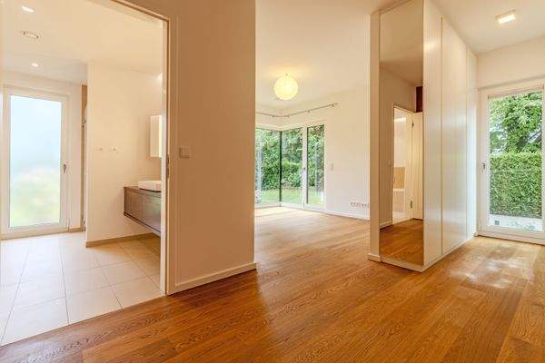 En Suite Bad + Schlaf- und Ankleiderbereich