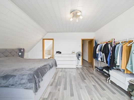 Schlafzimmer 1 DG