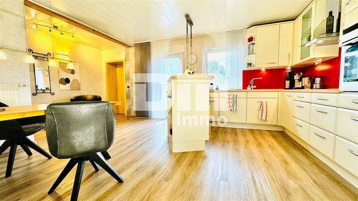 OG Wohnküche mit EBK / Zugang Terrasse