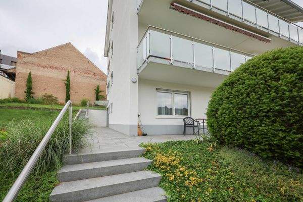 Zuweg zum Haupteingang