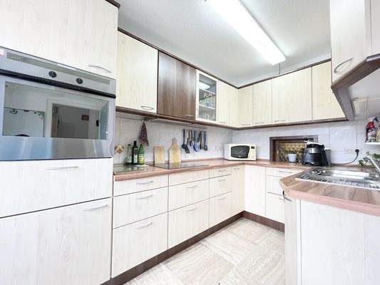 Küche mit EBK im EG