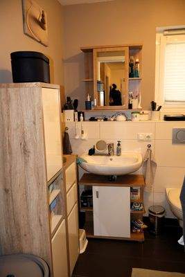 Badezimmer mit Fenster