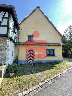 Nebengelass mit Garage