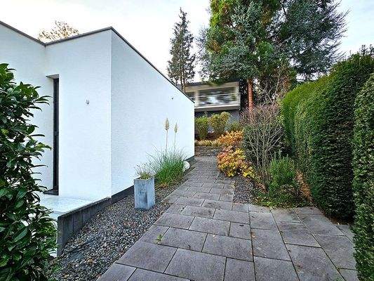 Weg zum Eingangsbereich