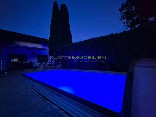 Swimmingpool 02 bei Nacht