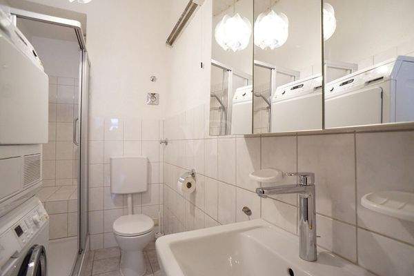 Badezimmer mit Dusche