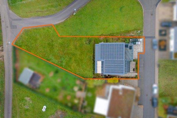 Luftansicht mit ungefährer Grundstücksmarkierung